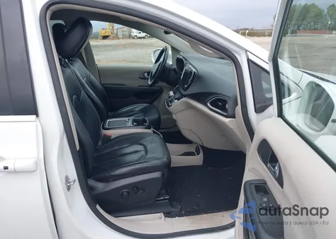 2022 Chrysler Pacifica Touring L z USA, uszkodzony, nr VIN 2C4RC1BG4NR140001